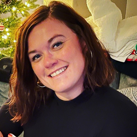 Meet your Posher, Cassie - Picture 1 of 5